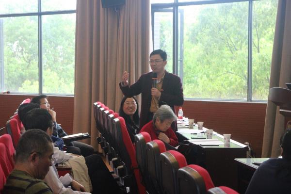 化工系教工党支部纪检委员王辛龙同志发言