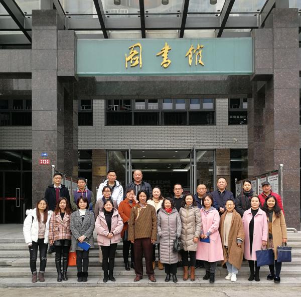 参会人员合影留恋