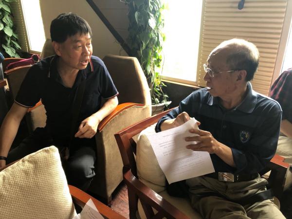 退休老师座谈讨论现场