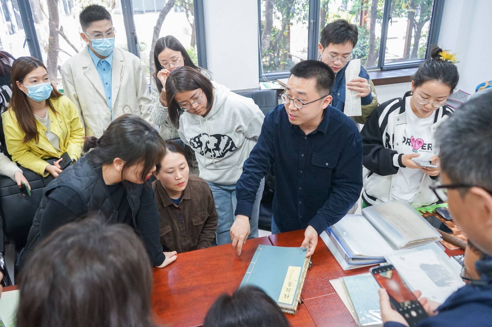 5陈龙《手工纸样本赏析》.jpg