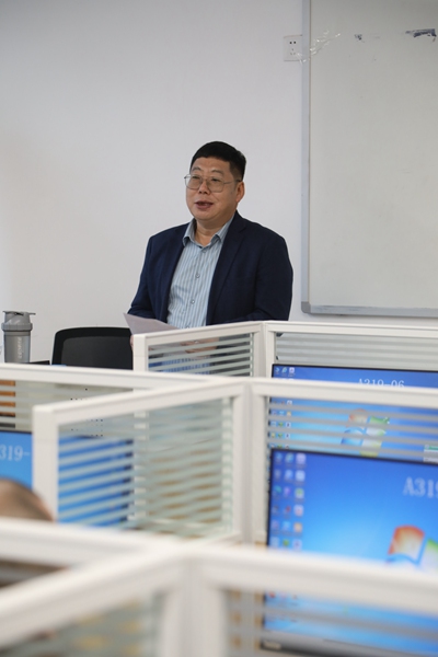 成都理工大学产业技术学院副院长张荣致辞_副本.jpg